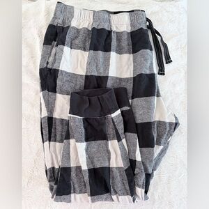 Old Navy Black and White Plaid Pajama Pants